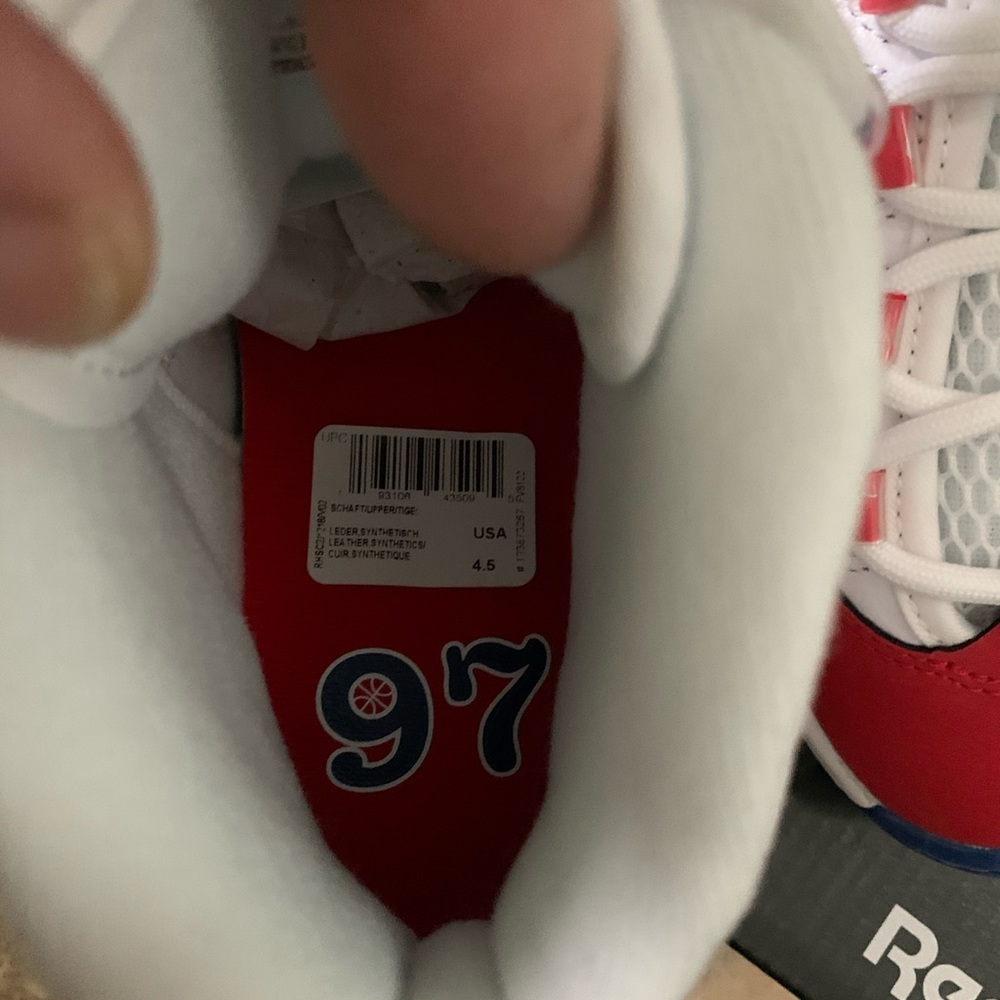 SOLD  Reebok - Picture 2 of 7
